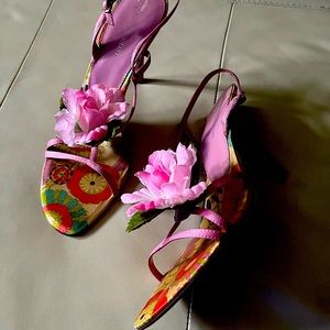 Beautiful pink gently worn flower summer shoe